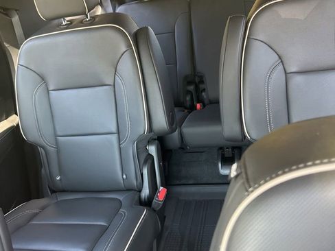 Used 2023 Chevrolet Traverse Premier image 25