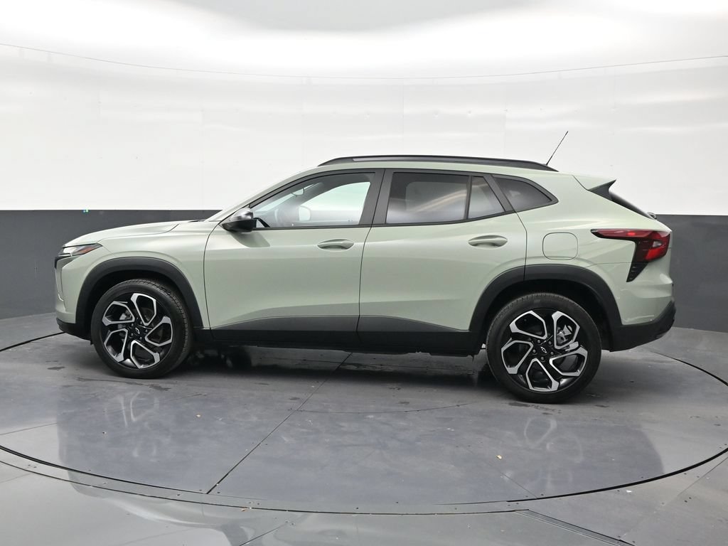 Used 2024 Chevrolet Trax RS FWD image 2