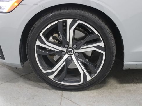 Used 2024 Volvo S60 B5 Core FWD image 17