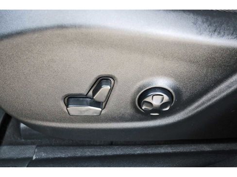 Used 2021 Jeep Cherokee Latitude Lux w/ Comfort/Convenience Group image 27