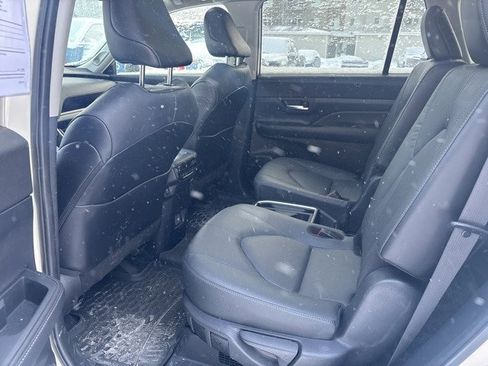 Used 2024 Toyota Grand Highlander XLE image 9
