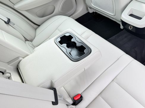 Used 2020 Volvo S60 T5 Momentum w/ Protection Package image 35