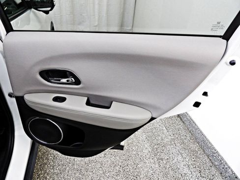 Used 2017 Honda HR-V EX image 12