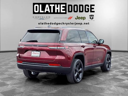 Used 2023 Jeep Grand Cherokee Altitude AWD/4WD image 27