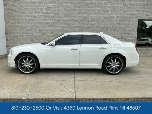 Used 2019 Chrysler 300 Touring w/ Quick Order Package 2EF RWD image 6