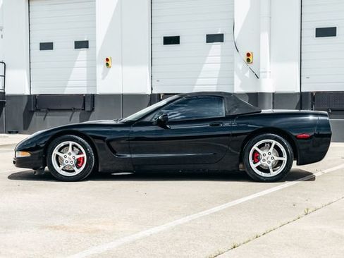 Used 2001 Chevrolet Corvette Convertible w/ Preferred Equipment Group2 RWD image 30