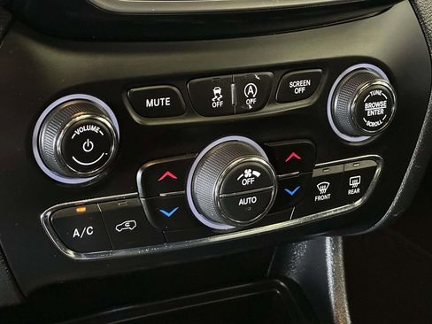 Used 2019 Jeep Cherokee High Altitude AWD/4WD image 33
