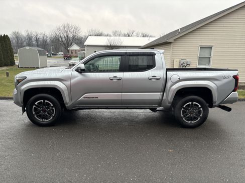 Used 2024 Toyota Tacoma TRD Sport image 6