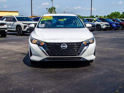 Used 2025 Nissan Sentra SV FWD image 2