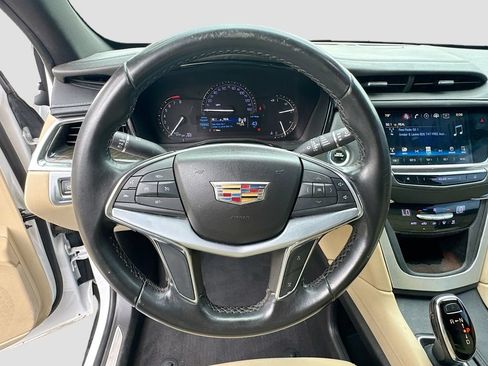 Used 2019 Cadillac XT5 FWD image 12