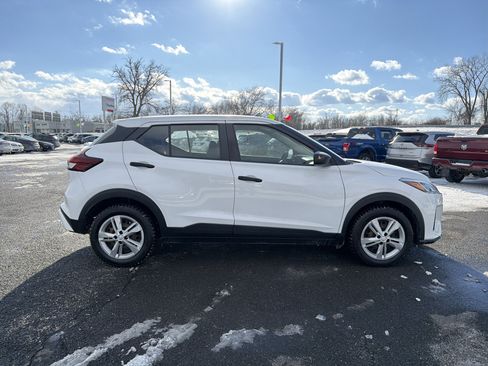 Used 2022 Nissan Kicks S image 4