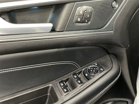 Used 2024 Ford Edge Titanium image 24