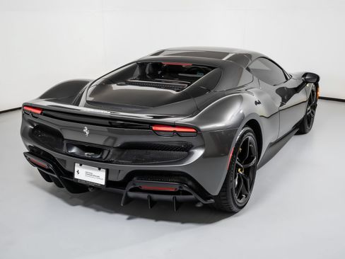 Used 2023 Ferrari 296 GTS RWD image 18