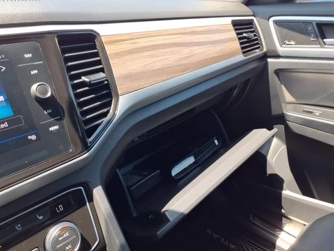 Used 2021 Volkswagen Atlas SEL Premium image 8