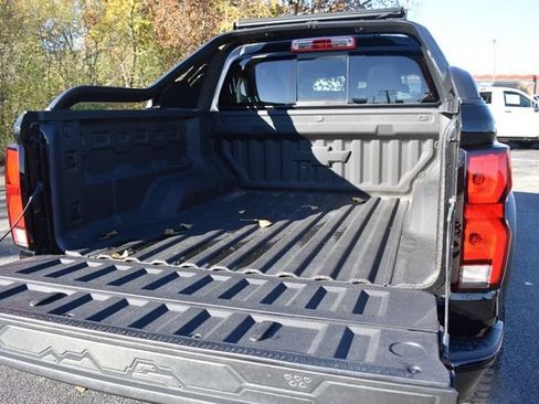 Certified 2025 Chevrolet Colorado ZR2 w/ Midnight Edition image 18