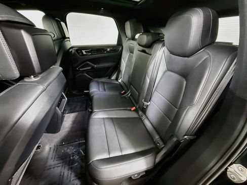 Certified 2023 Porsche Cayenne AWD/4WD image 21