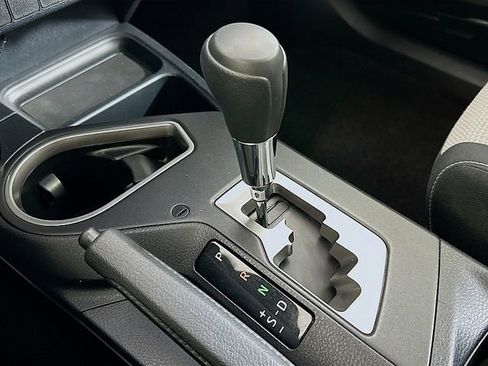 Used 2018 Toyota RAV4 XLE AWD/4WD image 19