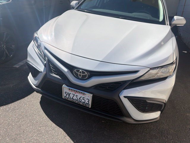 Used 2024 Toyota Camry SE FWD image 2