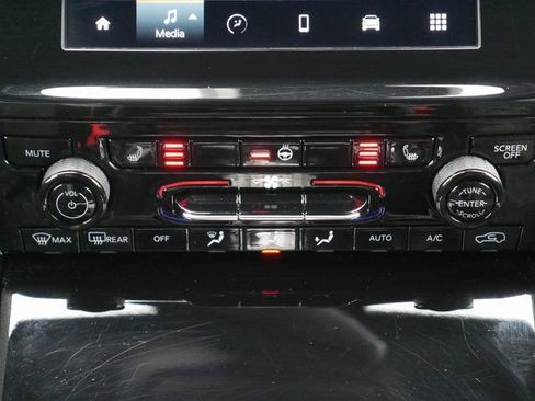 Used 2023 Jeep Grand Cherokee Altitude image 19