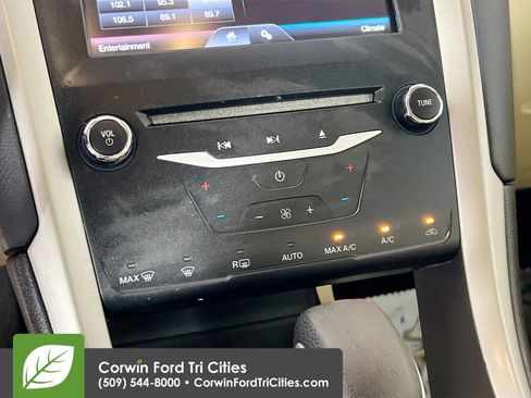 Used 2014 Ford Fusion SE FWD image 9