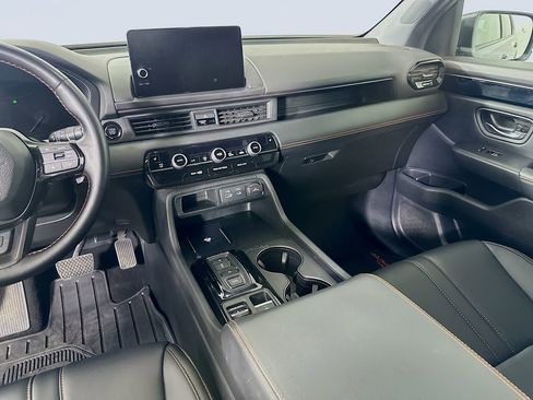 Used 2025 Honda Pilot TrailSport image 20