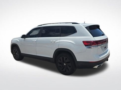 Used 2024 Volkswagen Atlas SE w/ Panoramic Sunroof Package FWD image 5