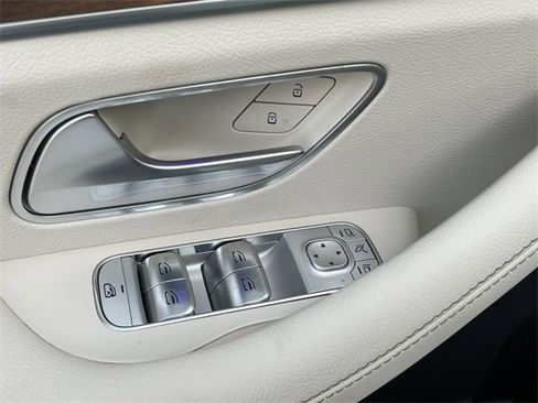 Certified 2025 Mercedes-Benz GLS 450 4MATIC image 17
