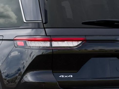 New 2025 Jeep Grand Cherokee Laredo X image 9