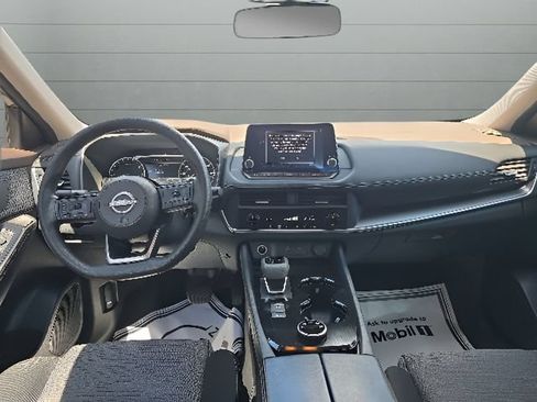 Used 2023 Nissan Rogue SV AWD/4WD image 10