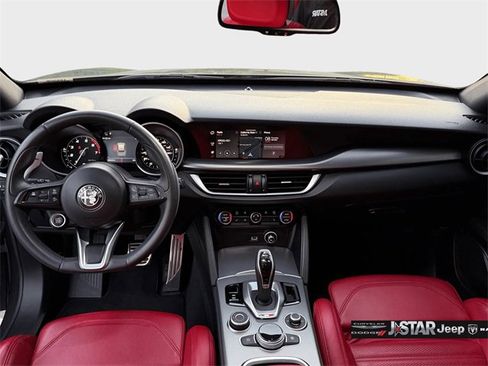 Used 2023 Alfa Romeo Stelvio Veloce image 9