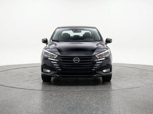 Used 2025 Nissan Versa SV FWD image 2