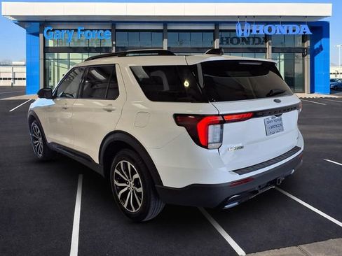 Used 2025 Ford Explorer ST-Line AWD/4WD image 3