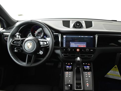 Used 2026 Porsche Macan AWD/4WD image 16