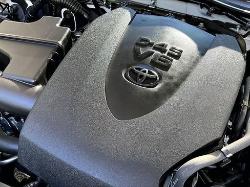 Used 2022 Toyota Tacoma SR5 AWD/4WD image 30