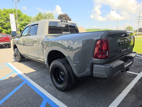 Used 2026 RAM 3500 Laramie AWD/4WD image 6