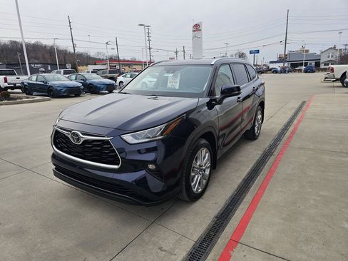 Used 2021 Toyota Highlander Limited image 12