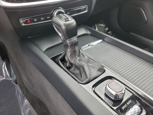 Used 2019 Volvo S60 T6 Momentum w/ Premium Package image 23