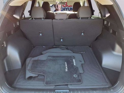 Certified 2025 Hyundai Tucson SE image 9