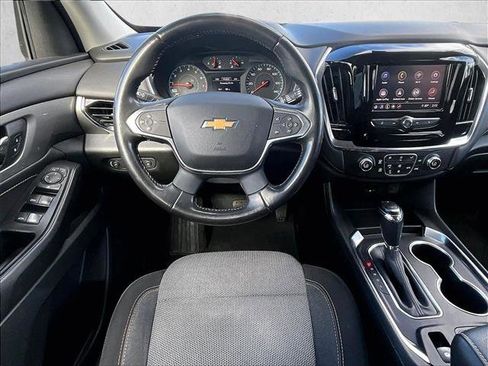 Used 2020 Chevrolet Traverse LT image 7