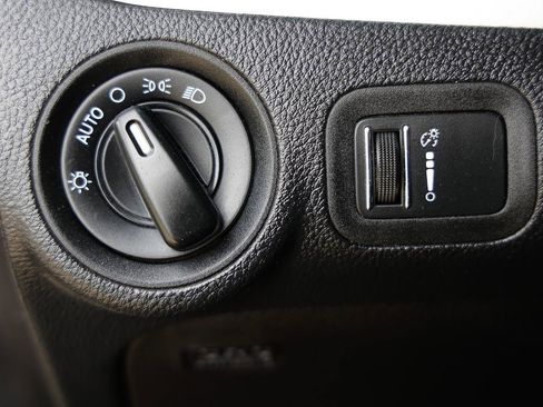 Used 2020 Dodge Journey SE FWD image 39
