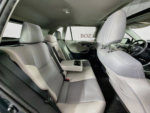 Used 2021 Toyota RAV4 XLE Premium FWD image 31