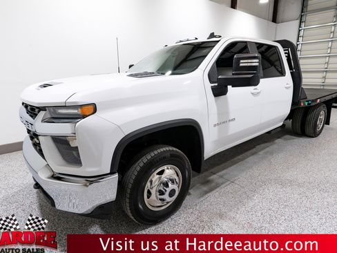 Used 2022 Chevrolet Silverado 3500 LT w/ Convenience Package AWD/4WD image 2