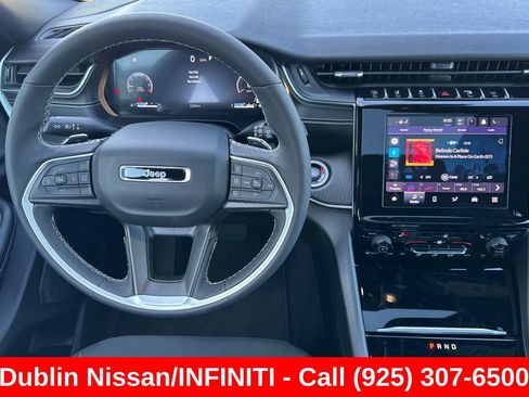 Used 2025 Jeep Grand Cherokee Laredo X w/ Luxury Tech Group I RWD image 17