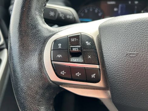 Used 2022 Ford Explorer XLT w/ Equipment Group 202A AWD/4WD image 21