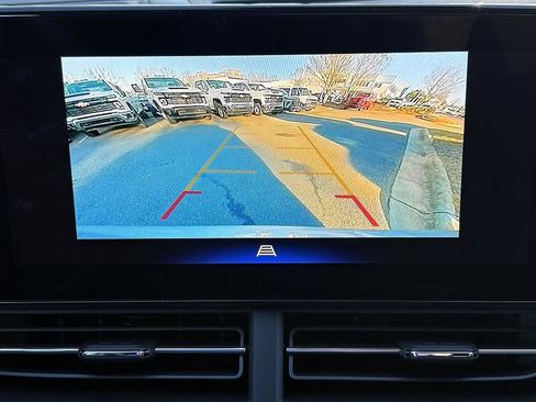 Used 2025 Chevrolet Trax LT w/ Driver Confidence Package image 23