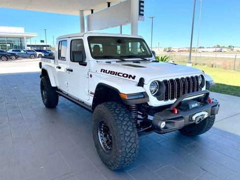 Used 2024 Jeep Gladiator Rubicon image 4