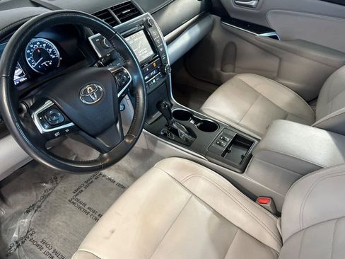 Used 2017 Toyota Camry XLE w/ Moonroof Package FWD image 13