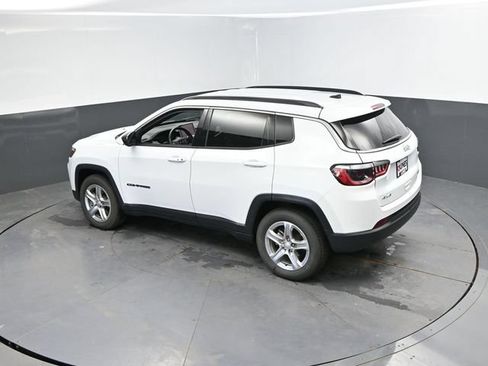 Used 2024 Jeep Compass Latitude AWD/4WD image 40