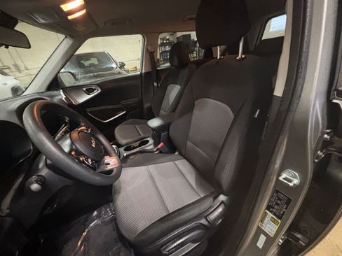 Used 2025 Kia Soul LX w/ LX Technology Package image 34