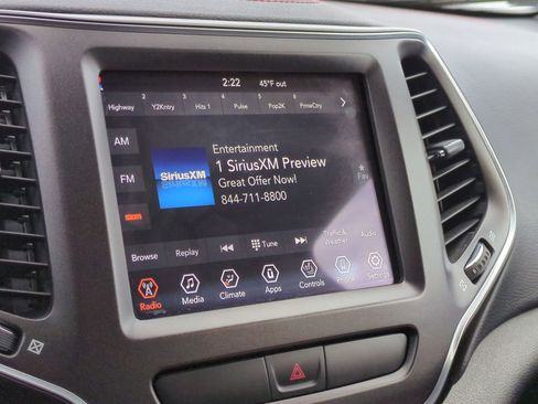 Used 2020 Jeep Cherokee Trailhawk w/ Cold Weather Group image 32